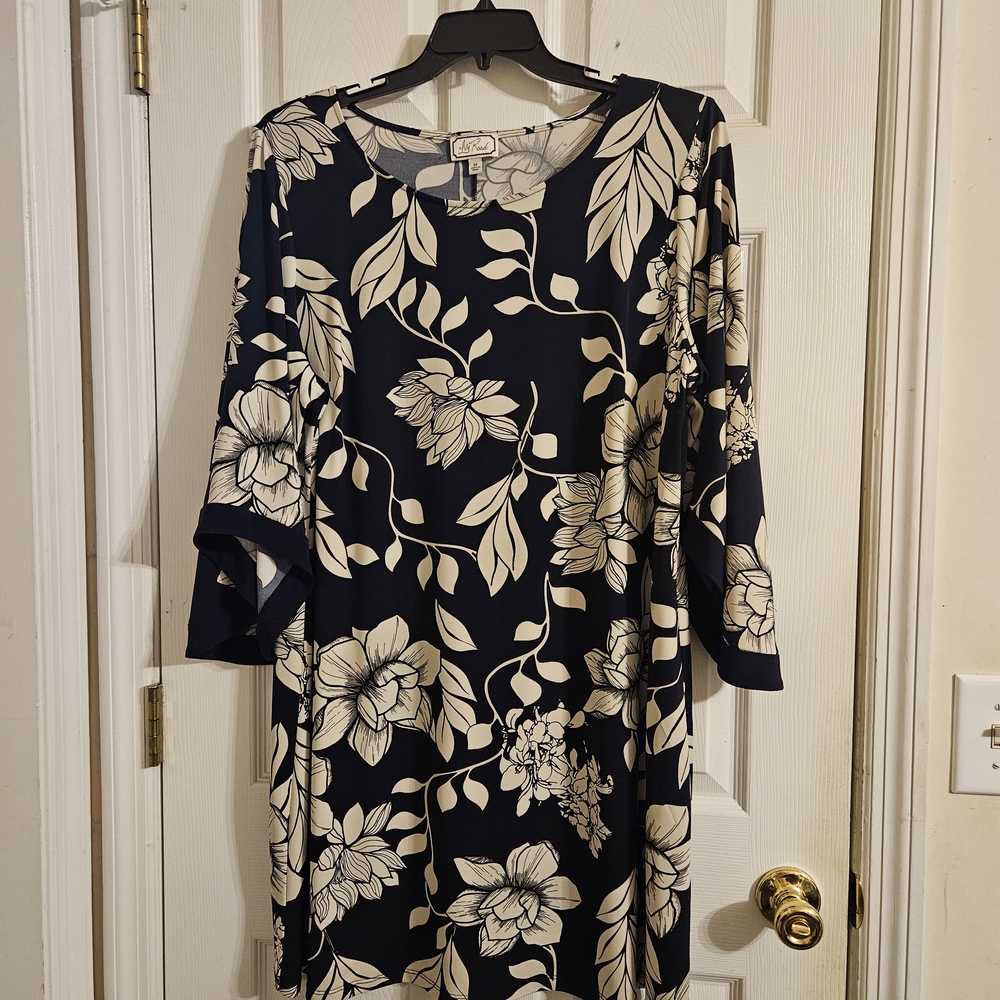 Ivy Road Floral Print Navy Dress Size 2X